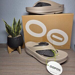 NEW!!! OOFOS OOmega OOahh Slide – Nomad – Recovery Footwear - Size 8
